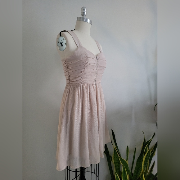 Zipper front ruched bodice dress - Picture 8 of 8